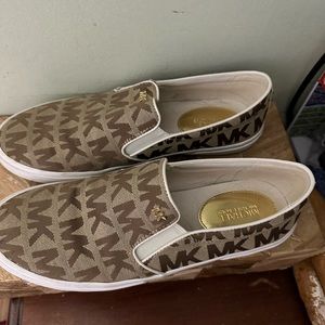 Michael Kora slip ons